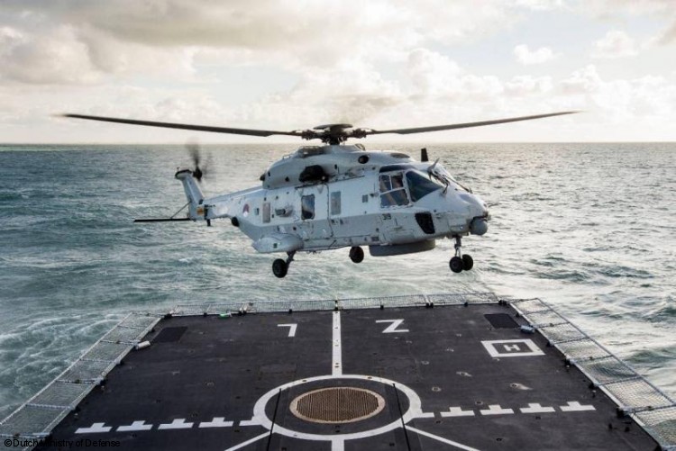 Erster belgischer NH90-Pilot für die Landung auf Fregatten ausgebildet