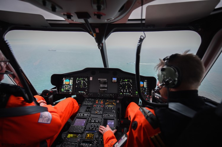 Certification of the Rig’N Fly automatic oil platform approach mode for the H175