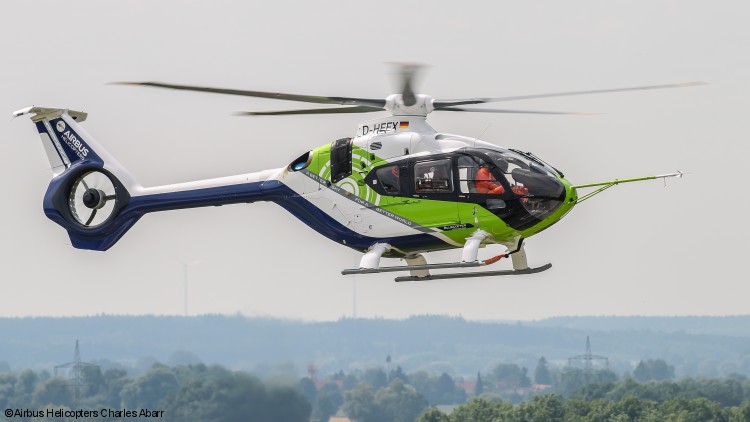 Tecnologías del futuro respetuosas del medio ambiente y ecológicamente eficientes despegan a bordo del demostrador Bluecopter de Airbus Helicopters